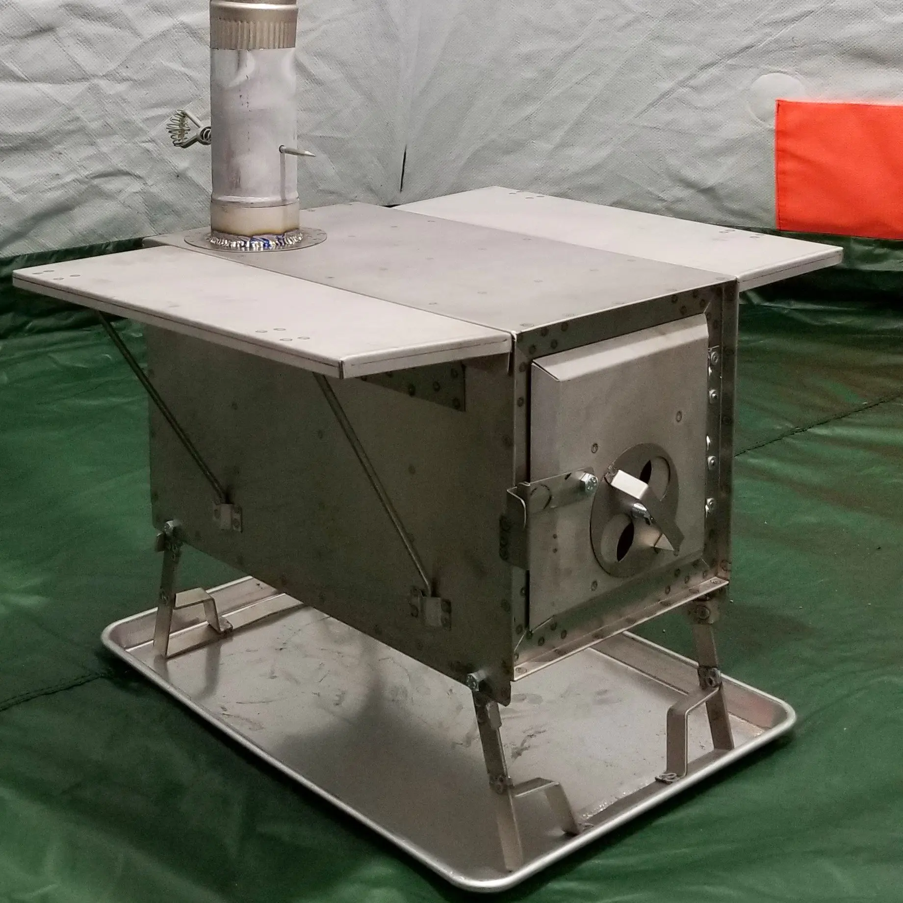 The Four Dog Titanium Ultra Lite 1DX hunting stove