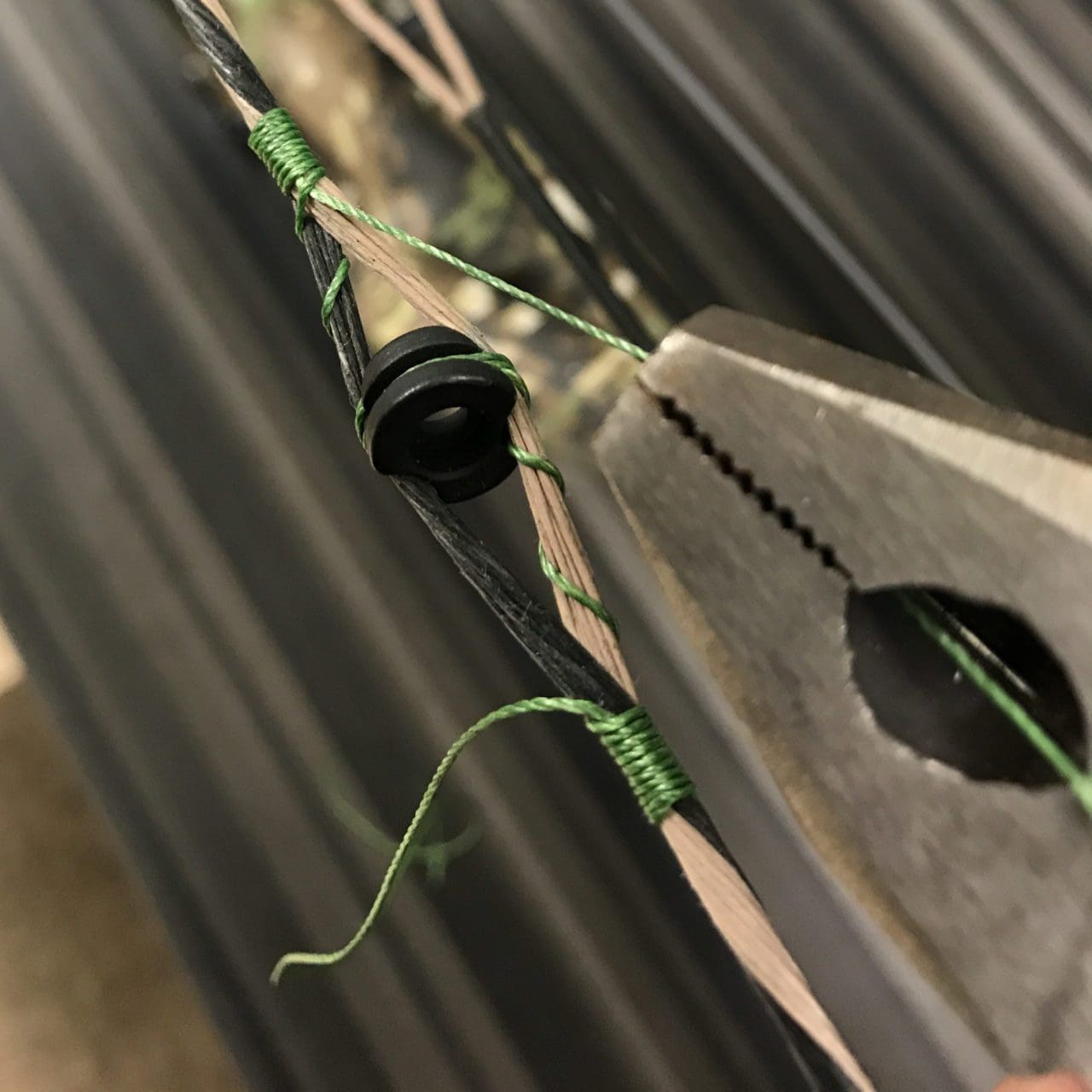 How to Properly Tie in a Peep Sight Western Hunter