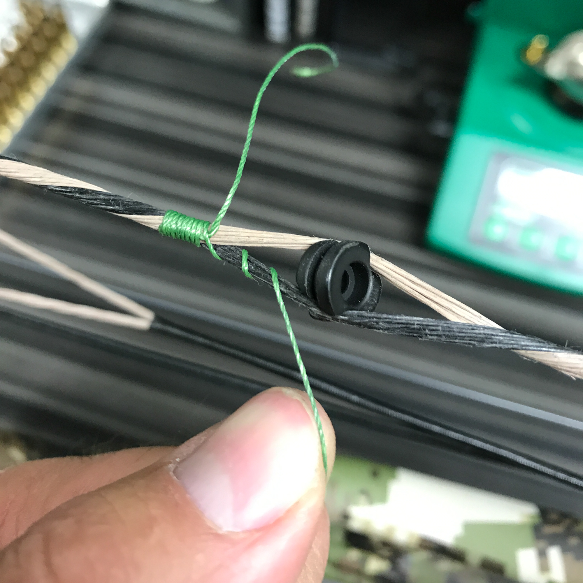 Tying in a Peep Sight with floss